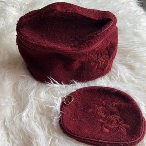 Oscar de la Renta makeup bag set